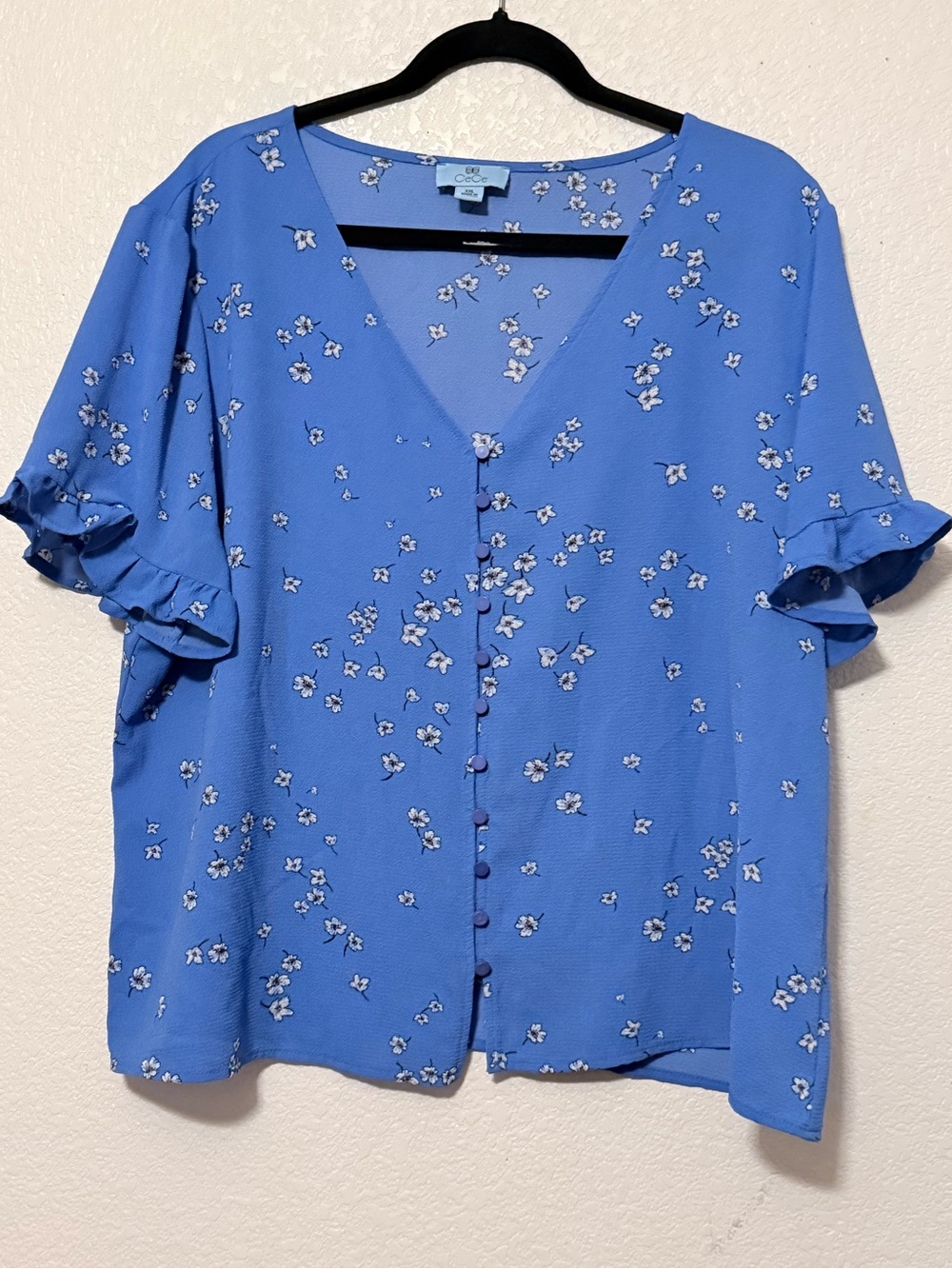 Cece Blue Floral Button-Front V-Neck Top 0190